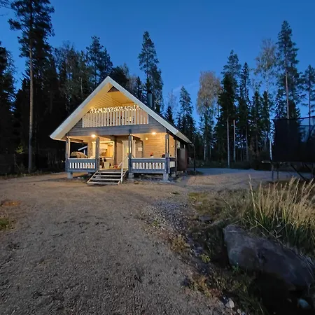 Chalet Lomamoekki Seitsemisen Kansallispuiston Laehellae