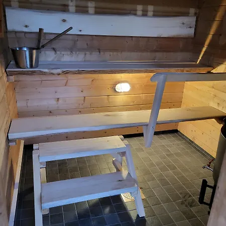 Lomamoekki Seitsemisen Kansallispuiston Laehellae Chalet