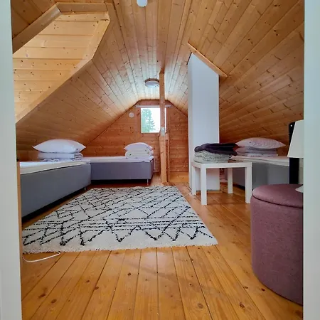 Chalet Lomamoekki Seitsemisen Kansallispuiston Laehellae