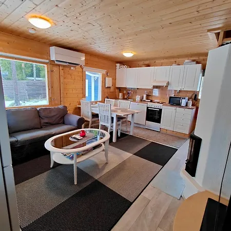 Lomamoekki Seitsemisen Kansallispuiston Laehellae Chalet Aurekoski