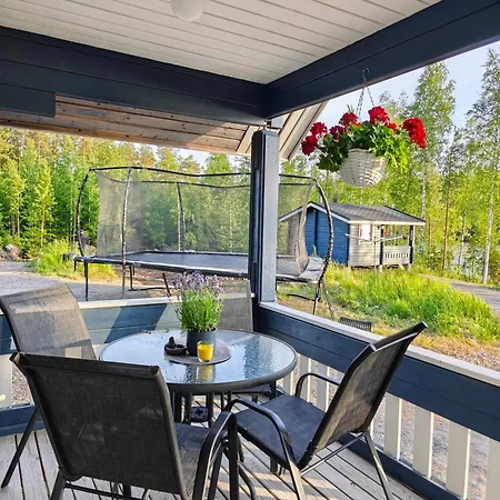 Шале Lomamoekki Seitsemisen Kansallispuiston Laehellae Паркано