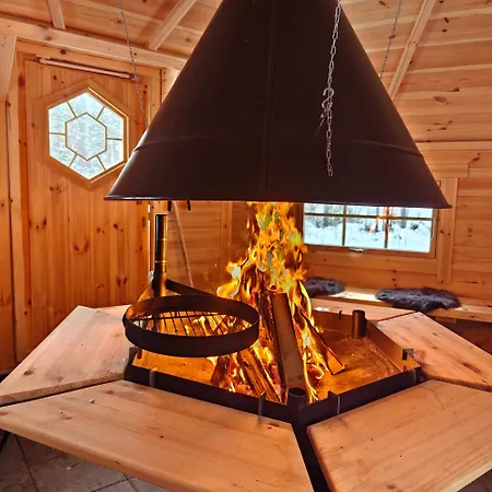 Lomamoekki Seitsemisen Kansallispuiston Laehellae Chalet