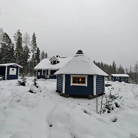 Chalet Lomamoekki Seitsemisen Kansallispuiston Laehellae