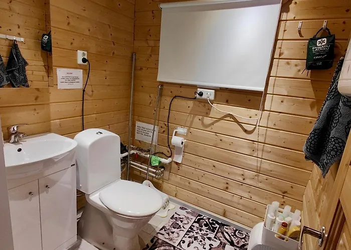 Chalet Lomamoekki Seitsemisen Kansallispuiston Laehellae *